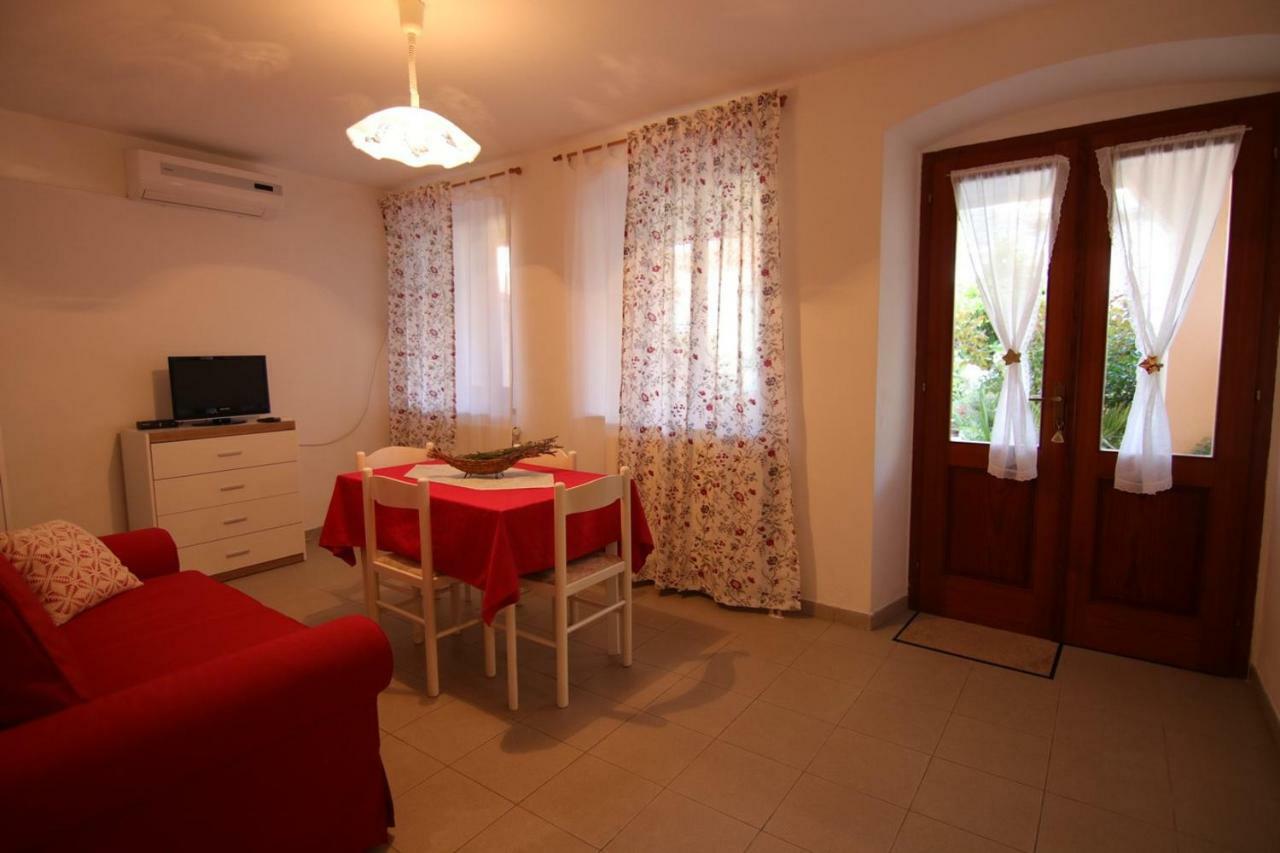 App With A Lovely Patio Mali Lošinj Exterior foto