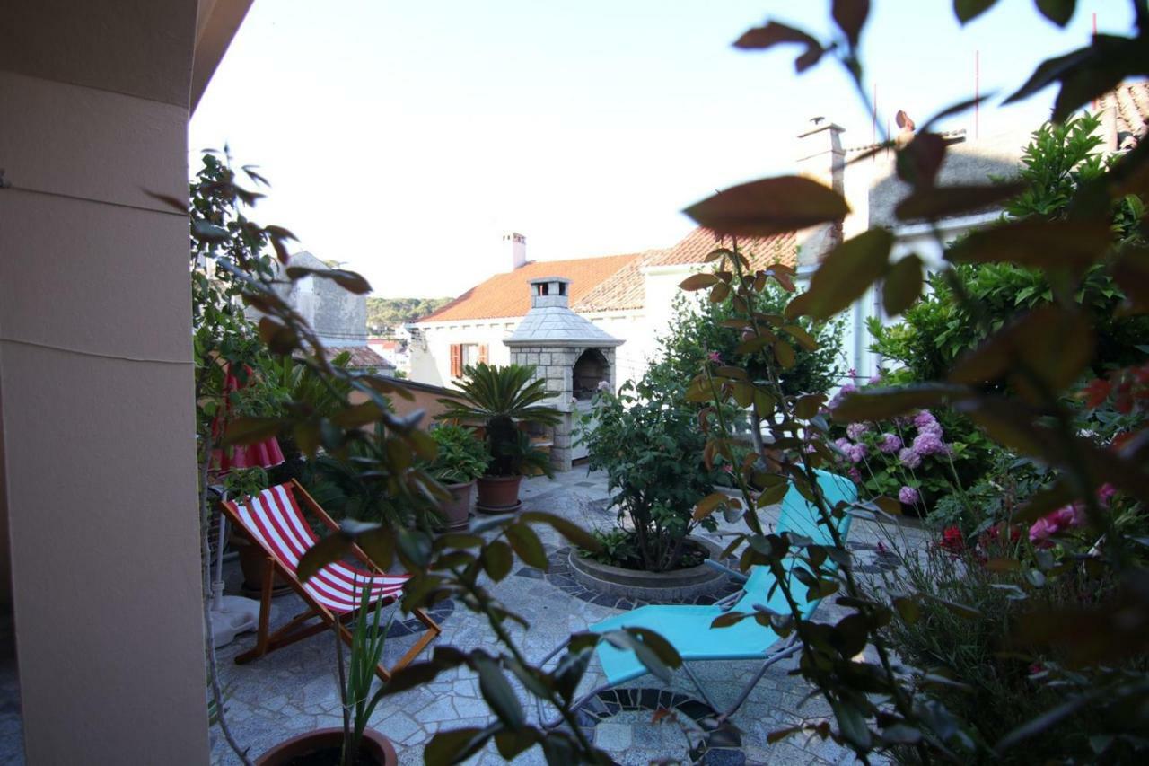 App With A Lovely Patio Mali Lošinj Exterior foto
