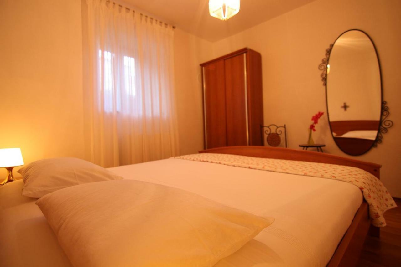 App With A Lovely Patio Mali Lošinj Exterior foto