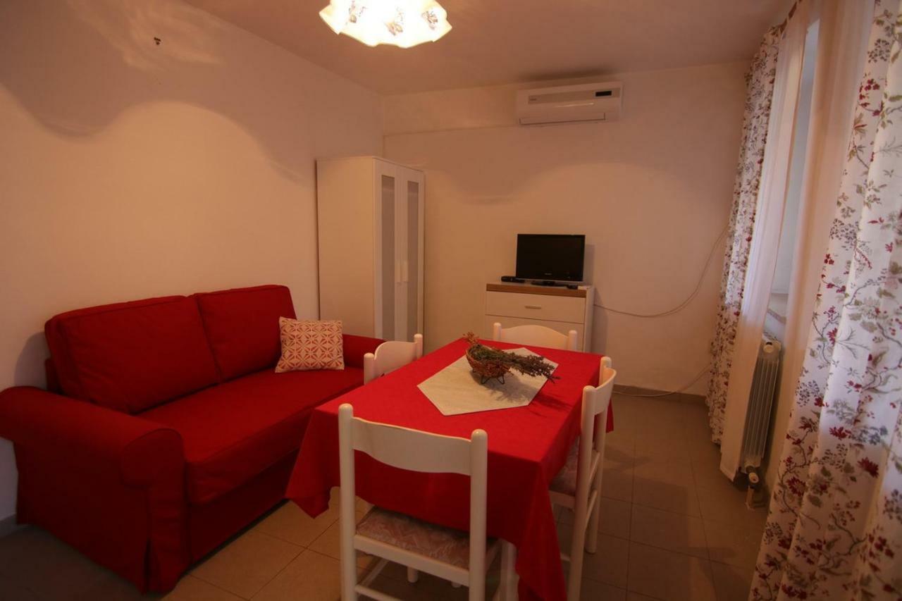 App With A Lovely Patio Mali Lošinj Exterior foto